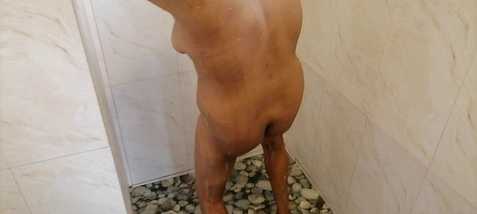 Miya White: Kåt slyna blir smälld i sin våta fitta av Alex...