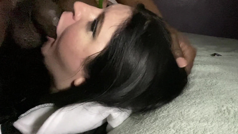 TrotzillaTheGod: Succulent Samantha dostane s velkým černým pérem