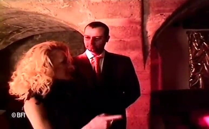 Battle of the asses and pussies: French sexclub swingers.