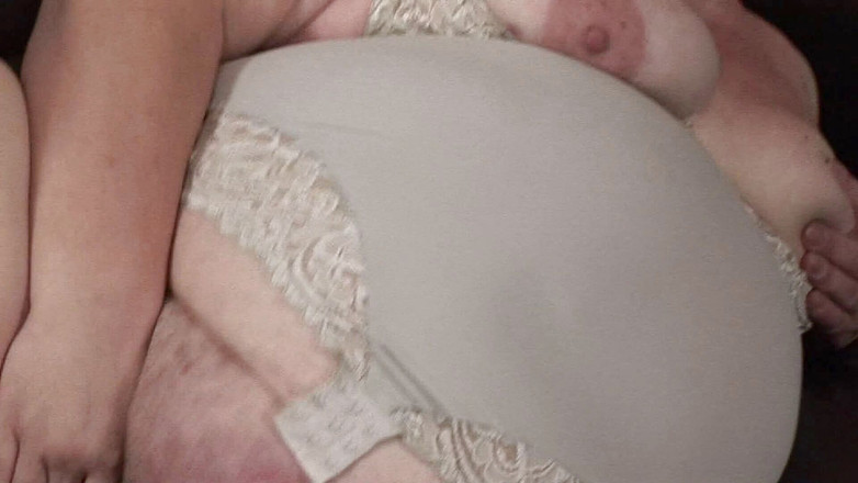 Time To Jerk Off: Paffuta matura miLF viene trapanata forte alla pecorina