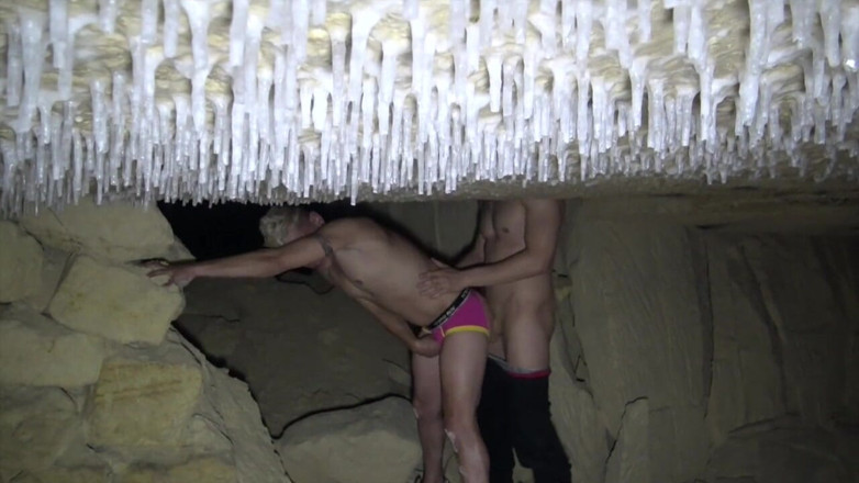 Gaybareback: Nick Spears Jordan Fox tarafından sikiliyor