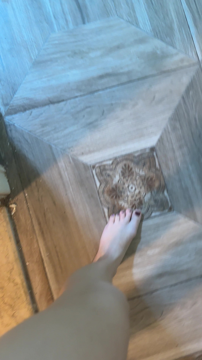 SweetLucy96: 我在玻璃杯里撒尿并自慰