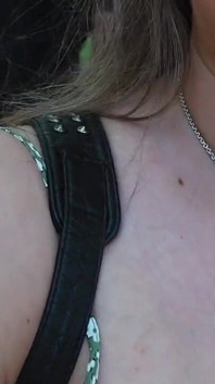 Stuzzicando ortica e pisciare fuori umiliazione schiava dominazione femminile