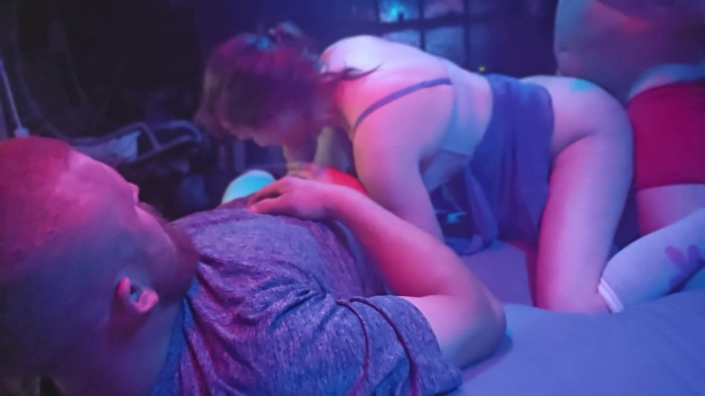 VinnyMacNDelilah: Delilah leva pau como um profissional
