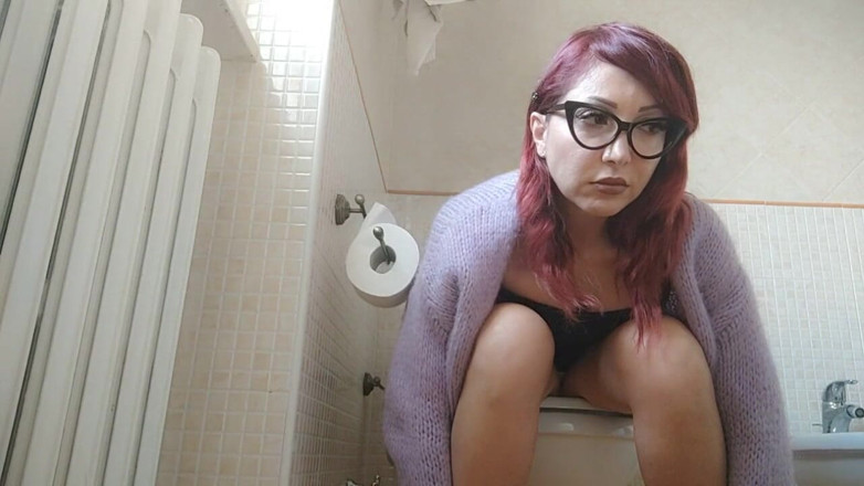 savannahamatoriale: Mijn rijpe tante op de wc