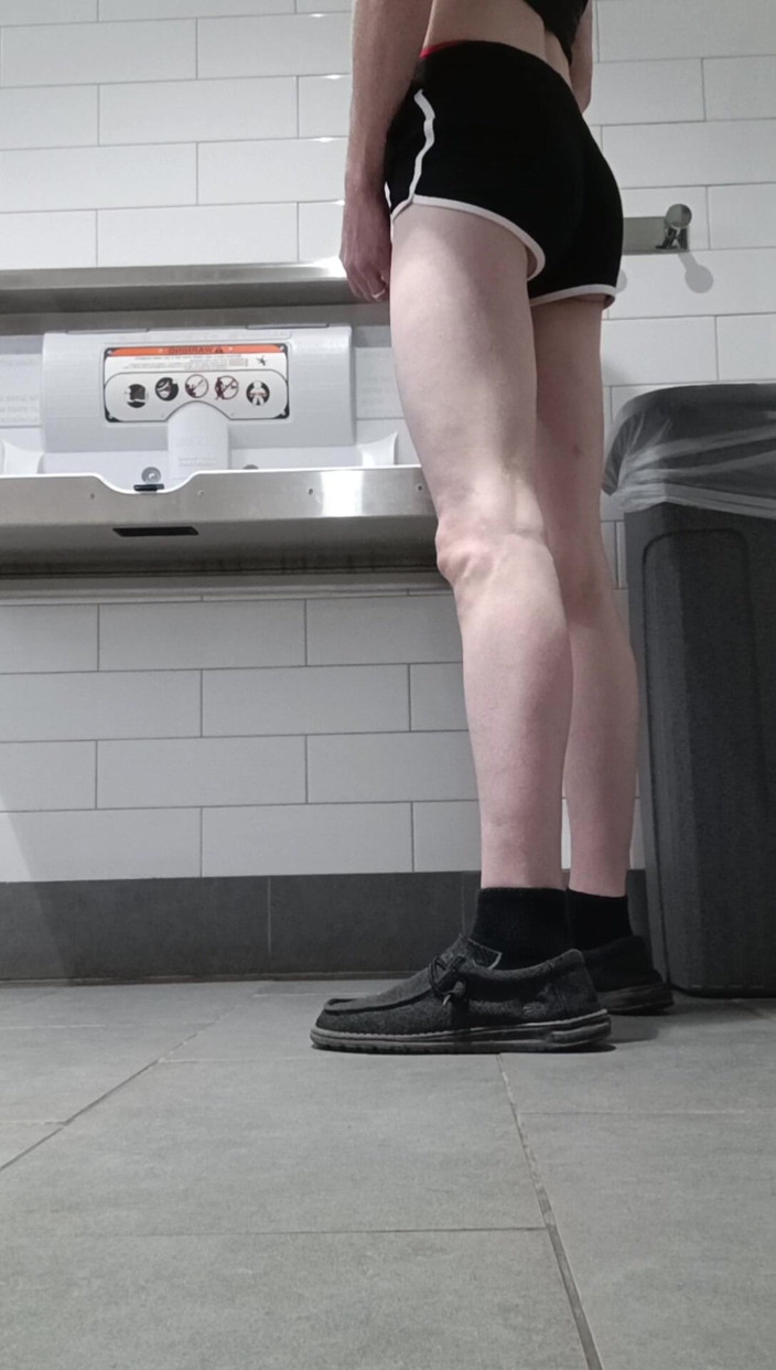 BerryButt01: Barry Butt Pee Table Compilation