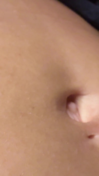 Pov: si cewek nakal sarah lagi asik muasin memeknya sendirian sampai orgasme