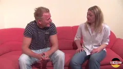 Se você gosta de assistir loiras com tesão cavalgando um pau duro, este é o vídeo certo para você