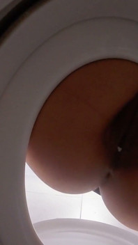 Bathroom-slave Voyeur Peeping on Bellealiz Peeing and Farting.