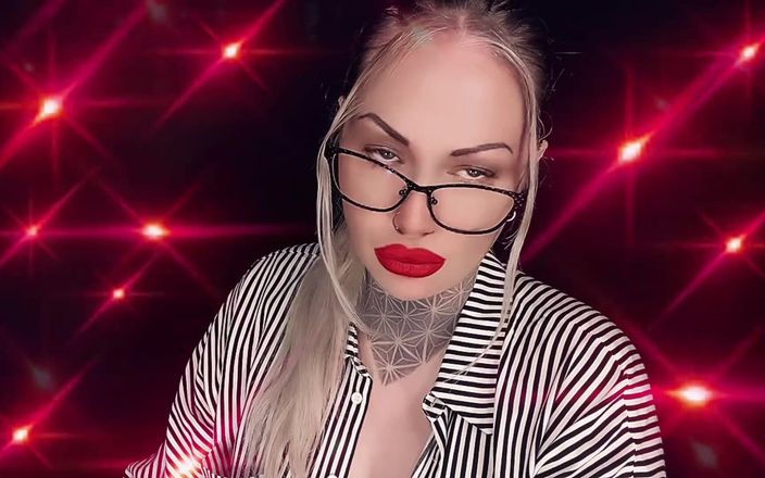 Goddess Misha Goldy: Despreode minha presença este cigarro é mais importante do que você