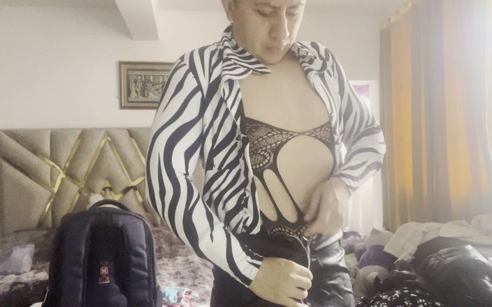 BECKY CROSS: Từ cậu bé đến sissy - phần 1: sự biến đổi của tôi và...