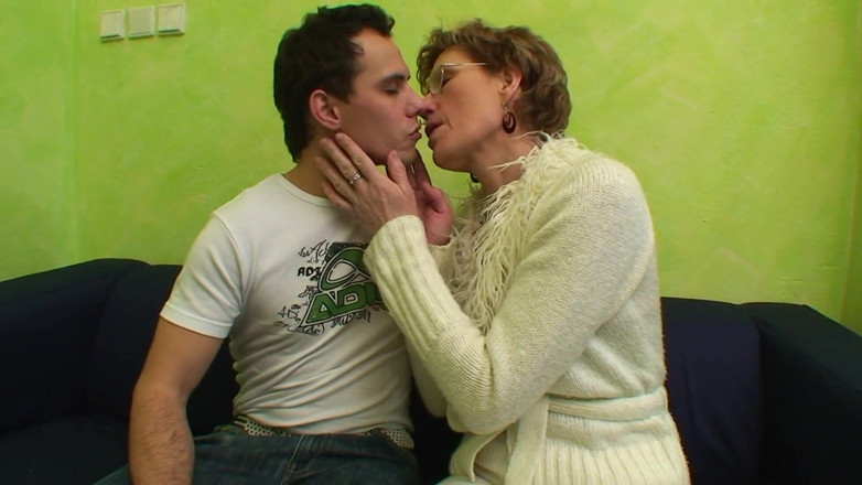 Xfucks: Housewife riding younger cock