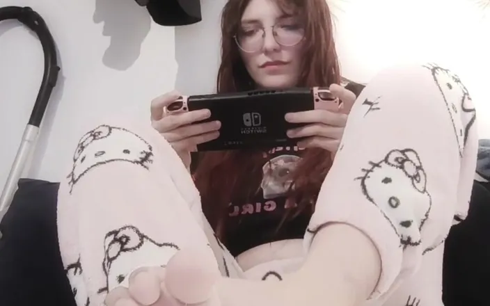 Softbrattypuppy: Stříkání k mým nohám, zatímco tě ignorujem
