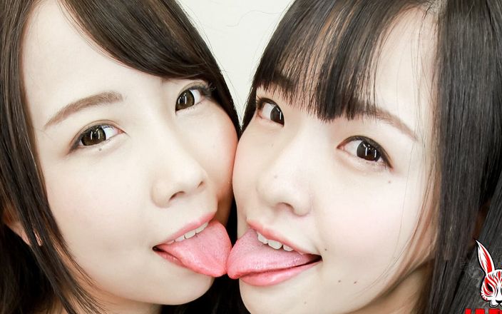 Japan Fetish Fusion: परदे के पीछे: yukari miyazawa और Kurumi Tamaki की पहली मुलाकात - तीव्र समलैंगिक चुंबन का रोमांच