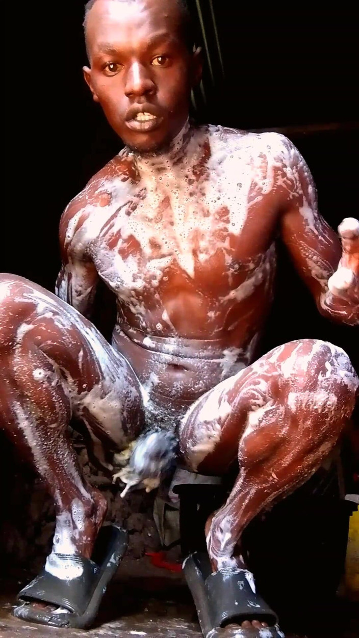 HWillovahh: A Handsome Boy,bathing at a Mudhouse!just a Cool Day with...