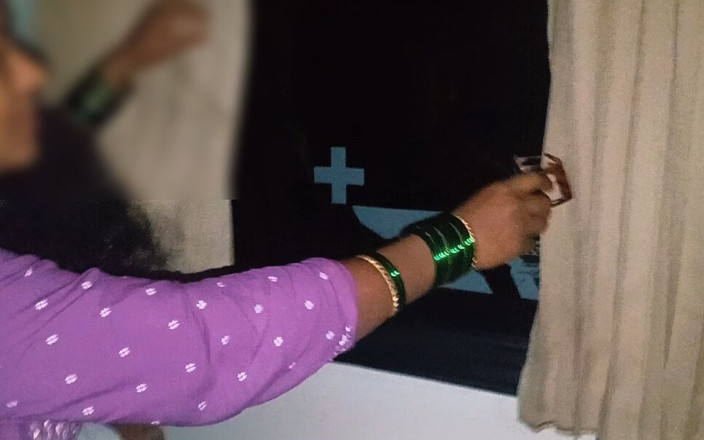 Harder299: Risicovolle pijpbeurt in AC-bus. Heet Desi Priti Bhabhi.