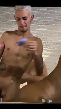 既婚女性がモーテルの浴槽でセックス
