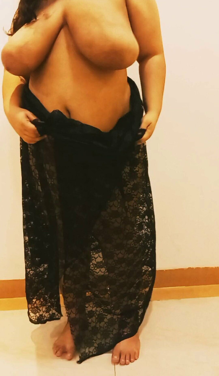 SameerPhunk: Индийская возбужденная подруга делает стриптиз и тверкает для ее бойфренда