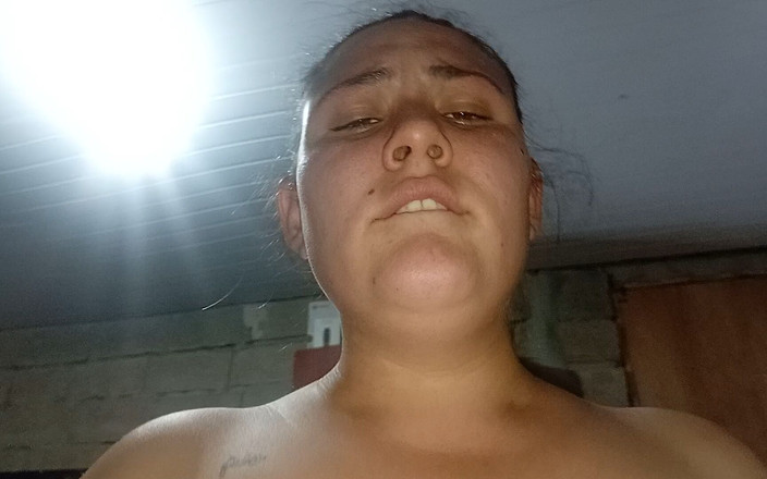 Naomi Simon: Oh betapa buruknya - aku suka kamu mematahkan pantatku - itu menyakitkanku...