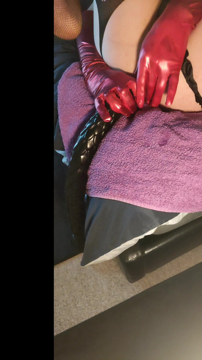 Sallyann: 怪物假阳具