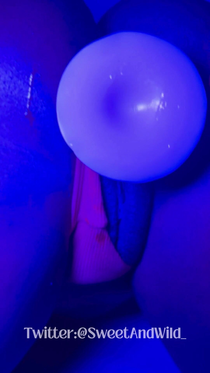 AfroLatinCouple: Dea ebano che sgossa neon perizoma e dildo schizza