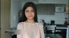 Krásná sexy brunetka šuká svého nevlastního syna doma - porno ve španělštině