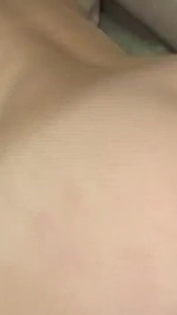 Lidah lesbian yang beruap menyelami memek basah menetes