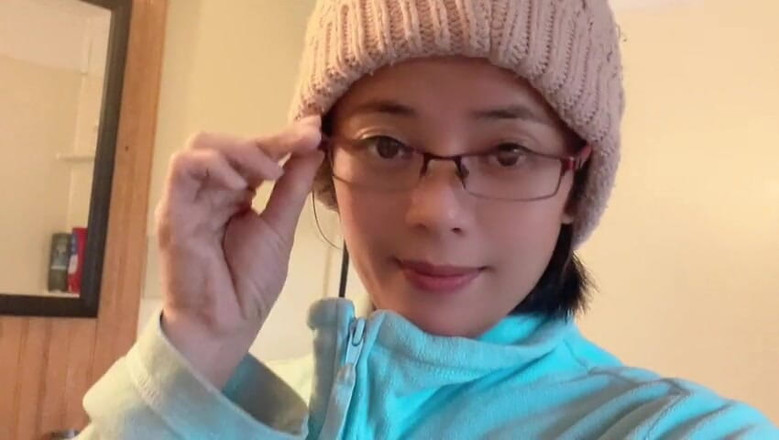 sweethanajapanese: Студентка Хана красиво писає в пизду, вона мила красуня