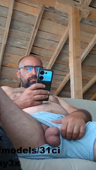 Tatăl vitreg este excitat