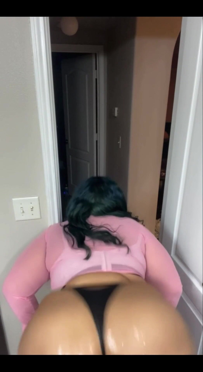Biggdebbie solo: Biggdebbiecakez es Sucha provoca