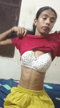 Desi Bhabi Kissed Her Father-in-law and Sucked His Too