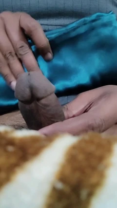 Saten ipek mastürbasyon pornosu - komşu chachi'nin yeşil saten ipeksi sari ile yarak kafasını ovuyor (50)