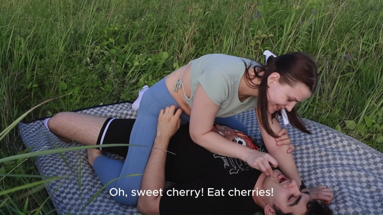 Artur and Diana: La Ragazza Ha Invitato Un Amico a Fare Un Picnic...