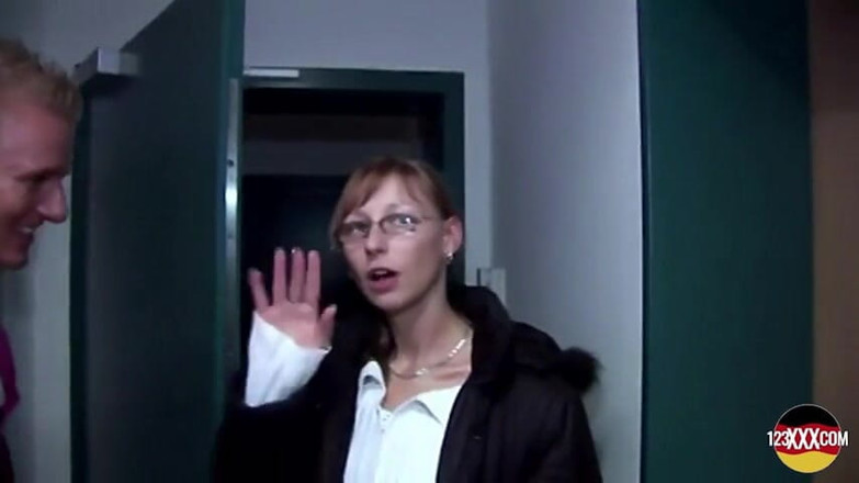 123XXX - 100% Amateurs: Îi place când ejaculezi în gura ei