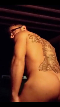 我很兴奋，我终于上传了这个视频。在墨西哥度假期间，我绕过了我正在尝试的大楼