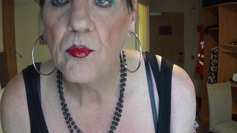 Mature Tina TV: Estilo de vida travesti