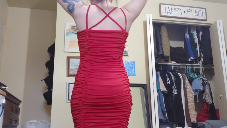 lilredvelvettt: Thử tất cả váy của tôi