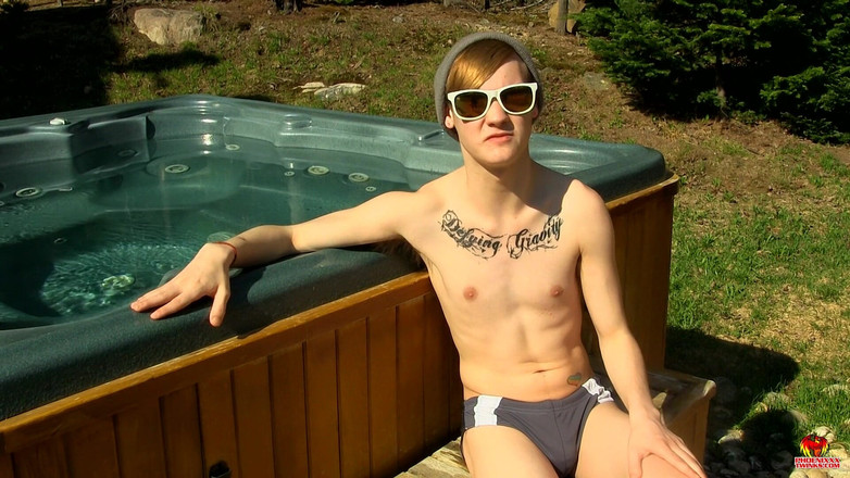 Phoenixxx: Profiter du soleil avec Skyler