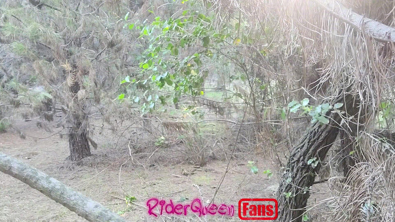 Riderqueen BBW Step Mom Latina Ebony: Riderqueen अकेले, आउटडोर, प्रशंसकों के लिए वीडियो