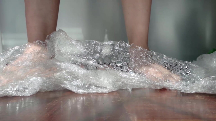 Barefoot Asmr Standing on Bubble Wrap (Kinky Lyrical) Barefoot Asmr Standing on Bubble Wrap (Kinky Lyrical)
