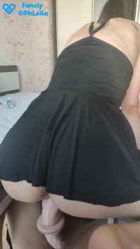 Jezdím na robertku nahoře a měla orgasmus. krém teče dolů