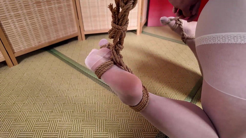 Aisan girl bondage: Xr22-het meisje was vastgebonden aan een pilaar en gedisciplineerd.