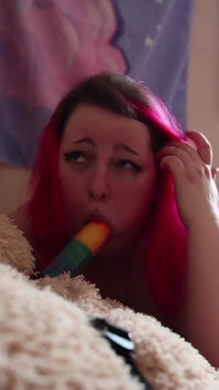 Rozkošná bbw šuká svého velkého teddybeara