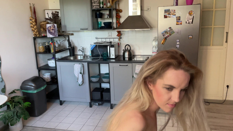 DoMaXXX: Polish Student Plays with a New Toy