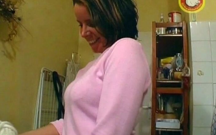 German's Fetish: Em gái đến từ Đức này bị trói và đụ vú