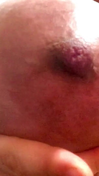紧身紫色奶子自拍
