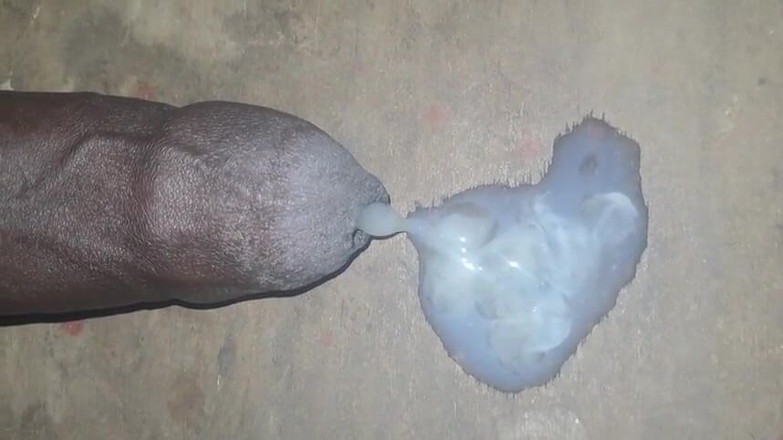 Power dick: Großer schwarzer Schwanz voller Sperma