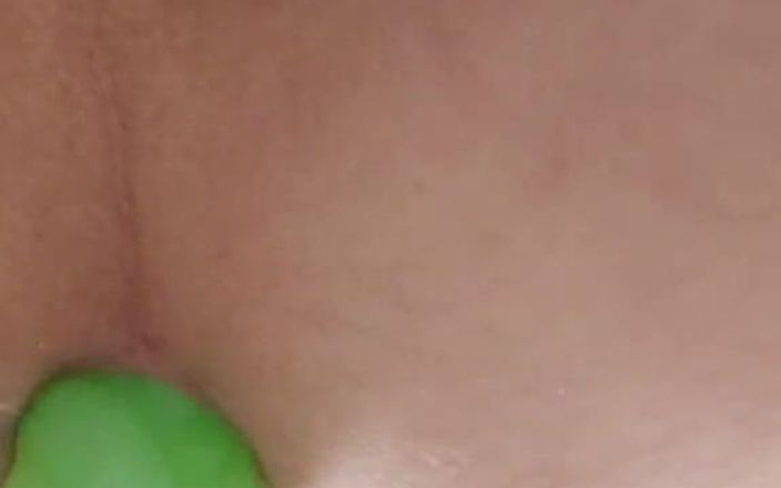 Switch studio: Pertama kali ngentot dildo ukuran raksasa baruku. Cewek semok ini...