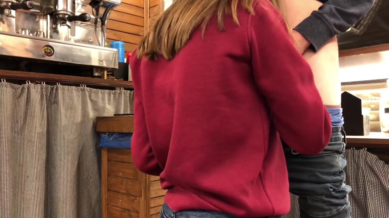 teenstep: Primo Pompino Al Lavoro - Succhia Un Cazzo Mentre Si Inginocchia...