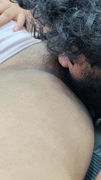 Jilat pantat dan percintaan pepek dalam skirt dan seluar dalam